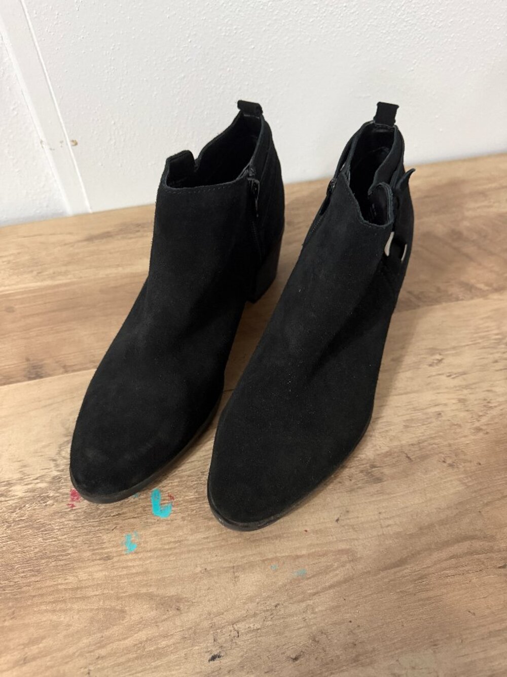đ¤ Sleek & Classic! Sonoma Suede Ankle Booties